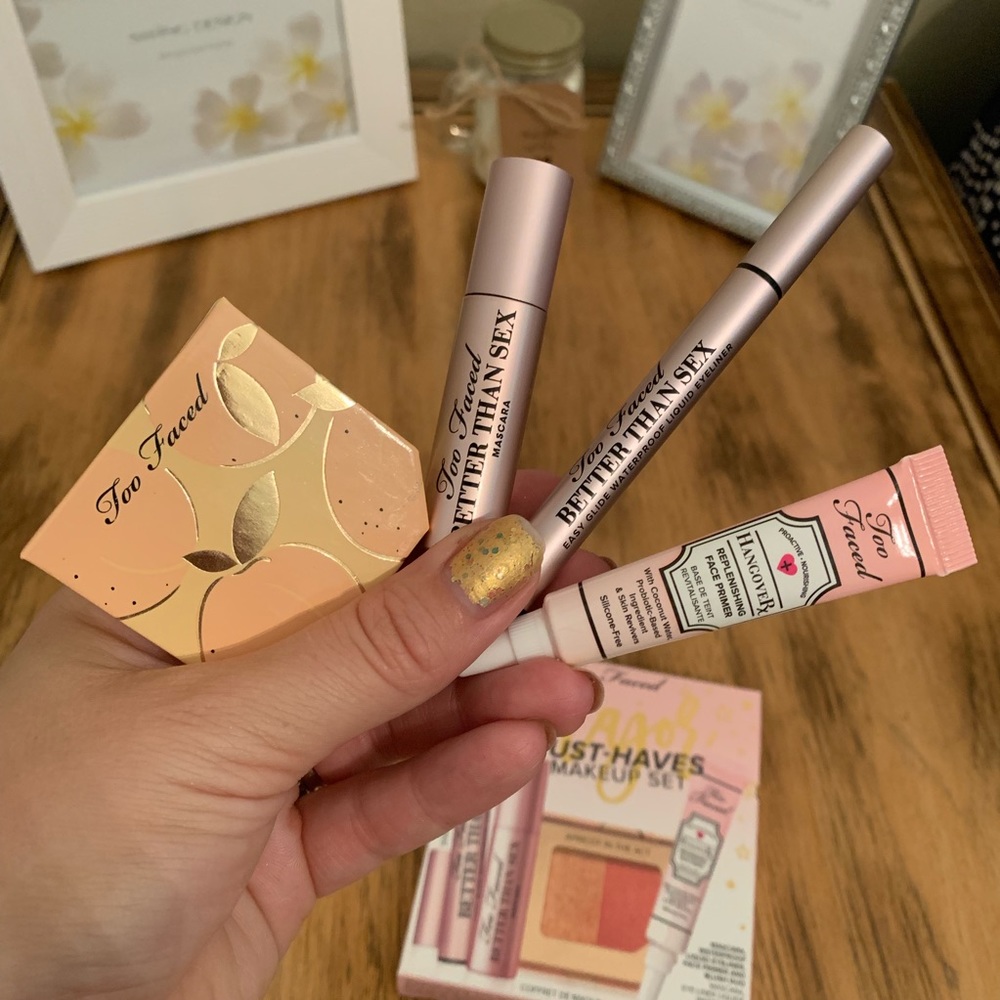 Too Faced Juicy Apricot Eye Cheek Kit retails $50 - Picture 8 of 8